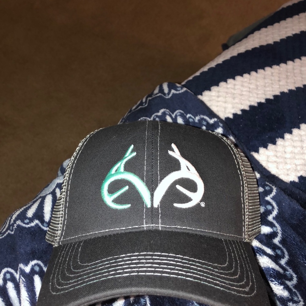 Realtree cap - Picture 2 of 3